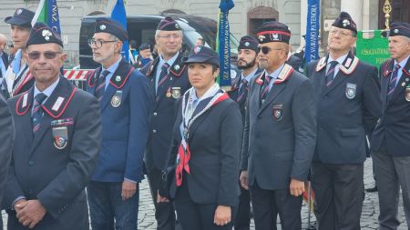 Concessione della Croce d’Oro al Merito dell’Arma dei Carabinieri al Gonfalone della Città di Napoli